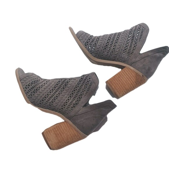Steve Madden  Gray Perforated Cutout Open Toe Booties Women's Size 6 - Picture 4 of 7